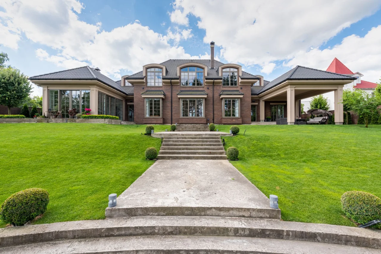 Dubai Mansions for Sale: Buyer Guide