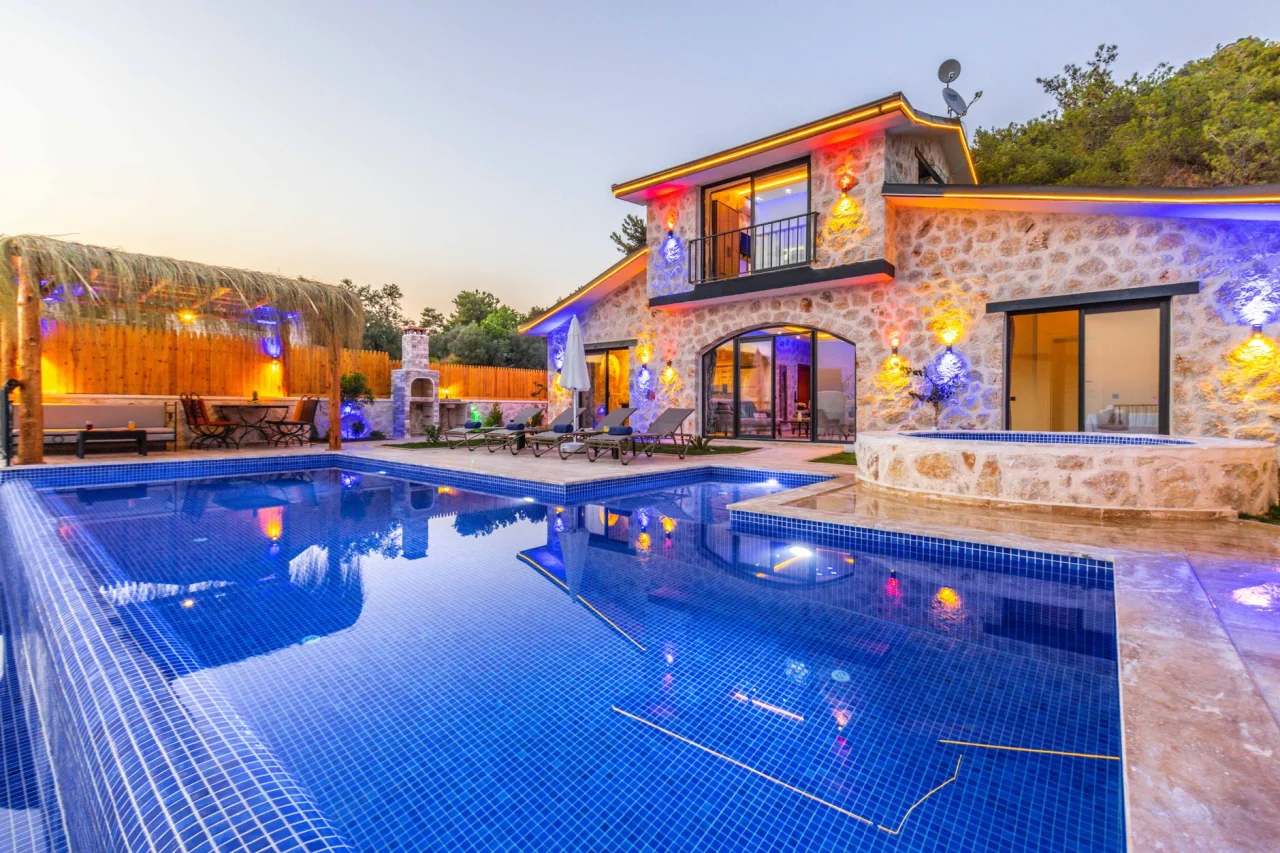 Emirates Hills Villas: Guide
