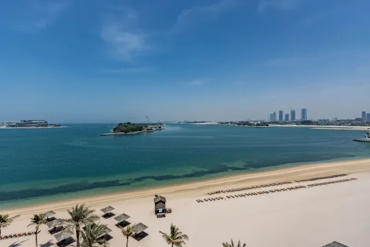 Palm Jumeirah Villas: 2026 Buyer Guide