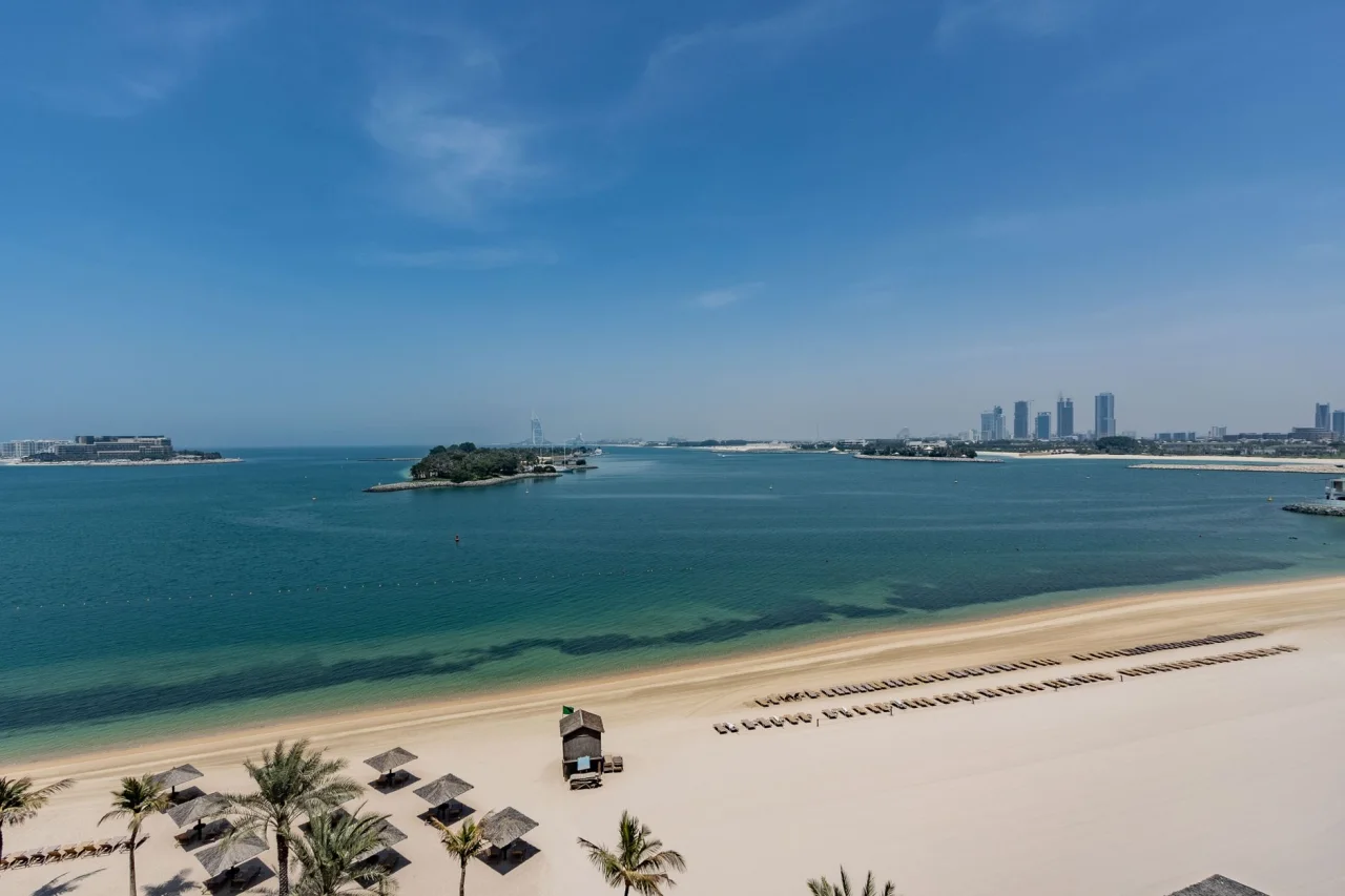 Palm Jumeirah Villas: 2026 Buyer Guide