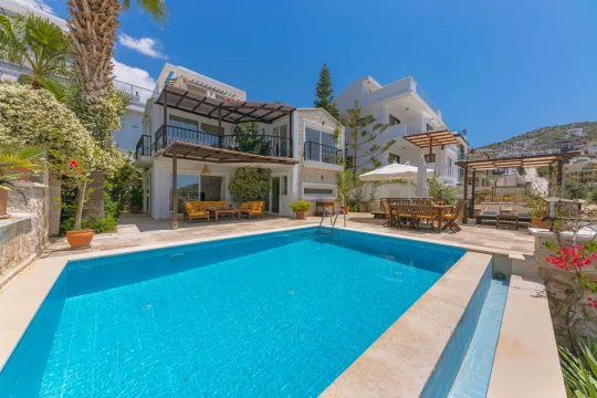 Villa for Sale in Abu Dhabi